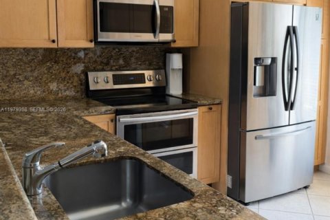 Townhouse in North Miami Beach, Florida 3 bedrooms, 147.71 sq.m. № 2046031 - photo 19