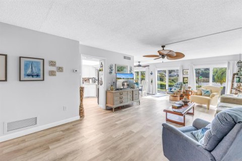Condo in Clearwater, Florida, 3 bedrooms № 2166577 - photo 2