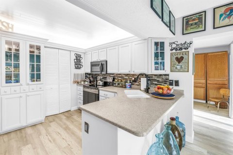 Condo in Clearwater, Florida, 3 bedrooms № 2166577 - photo 11