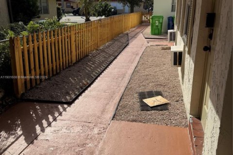 Commercial property in Sunrise, Florida 365.57 sq.m. № 1953196 - photo 1