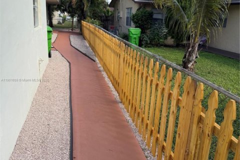 Commercial property in Sunrise, Florida 365.57 sq.m. № 1953196 - photo 4