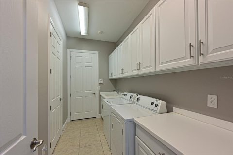 Купить виллу или дом в Брейдентон, Флорида 9 комнат, 248.23м2, № 2151172 - фото 18