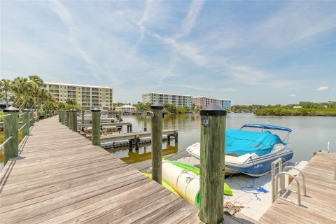 Townhouse in New Smyrna Beach, Florida 2 bedrooms, 82.5 sq.m. № 1744299 - photo 3