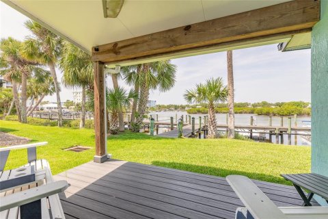 Townhouse in New Smyrna Beach, Florida 2 bedrooms, 82.5 sq.m. № 1744299 - photo 2