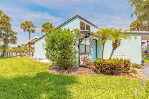Townhouse in New Smyrna Beach, Florida 2 bedrooms, 82.5 sq.m. № 1744299 - photo 8