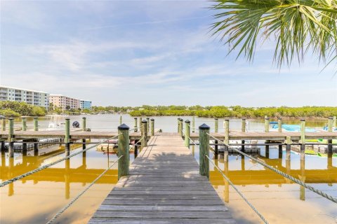 Townhouse in New Smyrna Beach, Florida 2 bedrooms, 82.5 sq.m. № 1744299 - photo 4