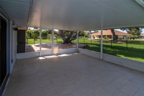 House in Sun City Center, Florida 2 bedrooms, 154.78 sq.m. № 2237850 - photo 25