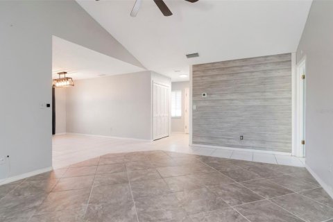 House in Sun City Center, Florida 2 bedrooms, 154.78 sq.m. № 2237850 - photo 12