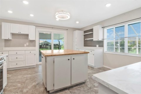 House in Sun City Center, Florida 2 bedrooms, 154.78 sq.m. № 2237850 - photo 24
