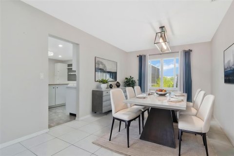 House in Sun City Center, Florida 2 bedrooms, 154.78 sq.m. № 2237850 - photo 14