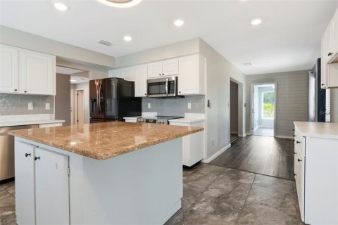 House in Sun City Center, Florida 2 bedrooms, 154.78 sq.m. № 2237850 - photo 22