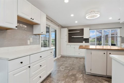 House in Sun City Center, Florida 2 bedrooms, 154.78 sq.m. № 2237850 - photo 19