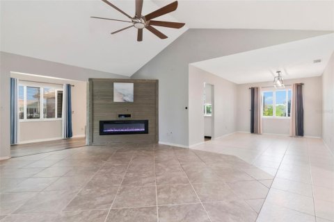 House in Sun City Center, Florida 2 bedrooms, 154.78 sq.m. № 2237850 - photo 10