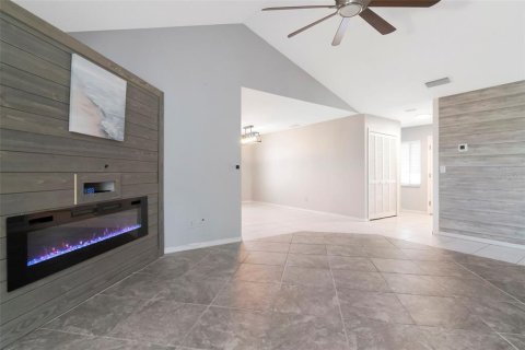 House in Sun City Center, Florida 2 bedrooms, 154.78 sq.m. № 2237850 - photo 11