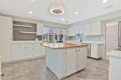 House in Sun City Center, Florida 2 bedrooms, 154.78 sq.m. № 2237850 - photo 20