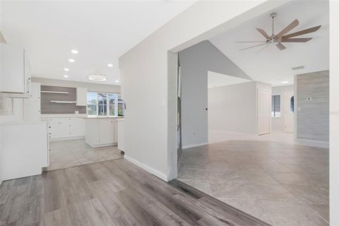 House in Sun City Center, Florida 2 bedrooms, 154.78 sq.m. № 2237850 - photo 16