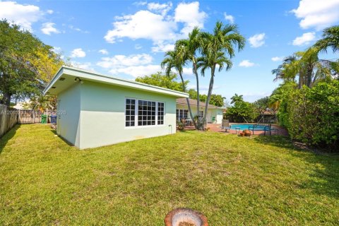 House in Miami, Florida 4 bedrooms, 265.61 sq.m. № 2185859 - photo 18
