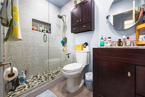 House in Miami, Florida 4 bedrooms, 265.61 sq.m. № 2185859 - photo 22