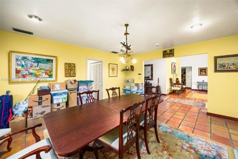 House in Miami, Florida 4 bedrooms, 265.61 sq.m. № 2185859 - photo 6