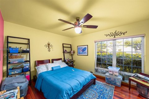 House in Miami, Florida 4 bedrooms, 265.61 sq.m. № 2185859 - photo 20