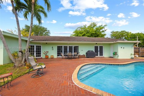 House in Miami, Florida 4 bedrooms, 265.61 sq.m. № 2185859 - photo 17