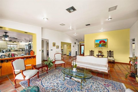 House in Miami, Florida 4 bedrooms, 265.61 sq.m. № 2185859 - photo 28