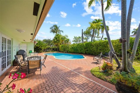 House in Miami, Florida 4 bedrooms, 265.61 sq.m. № 2185859 - photo 14
