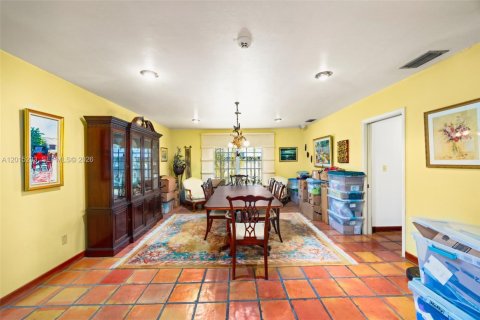 House in Miami, Florida 4 bedrooms, 265.61 sq.m. № 2185859 - photo 5