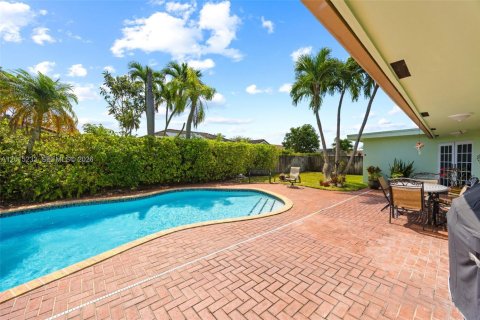 House in Miami, Florida 4 bedrooms, 265.61 sq.m. № 2185859 - photo 16