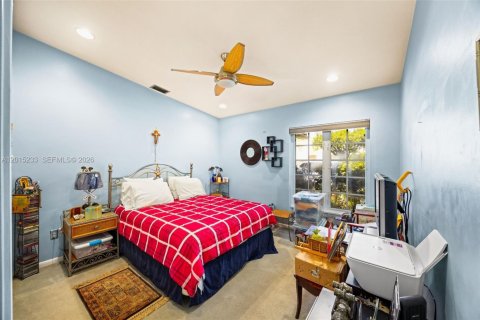 House in Miami, Florida 4 bedrooms, 265.61 sq.m. № 2185859 - photo 19