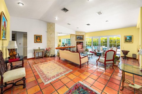 House in Miami, Florida 4 bedrooms, 265.61 sq.m. № 2185859