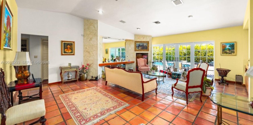 House in Miami, Florida 4 bedrooms, 265.61 sq.m. № 2185859