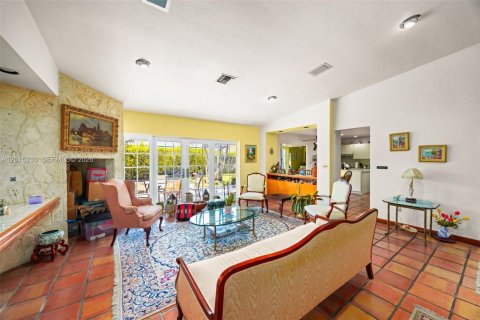 House in Miami, Florida 4 bedrooms, 265.61 sq.m. № 2185859 - photo 3