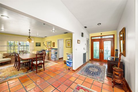 House in Miami, Florida 4 bedrooms, 265.61 sq.m. № 2185859 - photo 7