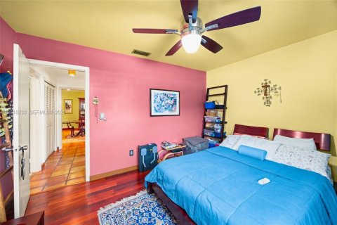 House in Miami, Florida 4 bedrooms, 265.61 sq.m. № 2185859 - photo 21