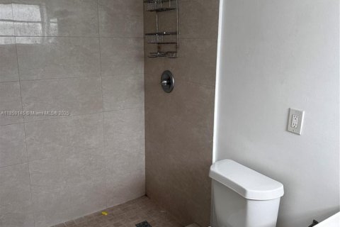 Купить кондоминиум в Майами, Флорида 2 спальни, 85.47м2, № 1887465 - фото 11
