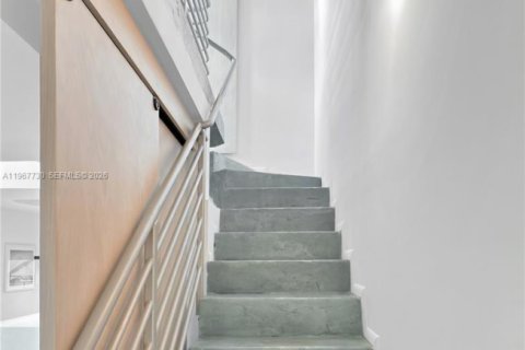Immobilier commercial à vendre à Miami Beach, Floride: 260.96 m2 № 2029745 - photo 13
