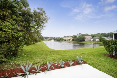 House in Riviera Beach, Florida 3 bedrooms, 158.86 sq.m. № 1079827 - photo 1