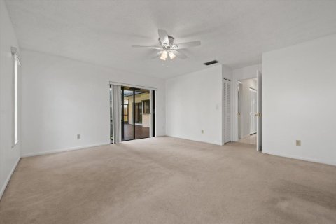 House in Plantation, Florida 3 bedrooms, 189.8 sq.m. № 2392422 - photo 18