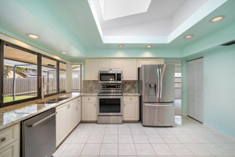 House in Plantation, Florida 3 bedrooms, 189.8 sq.m. № 2392422 - photo 9