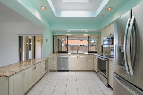 House in Plantation, Florida 3 bedrooms, 189.8 sq.m. № 2392422 - photo 10