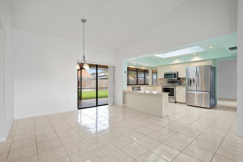 House in Plantation, Florida 3 bedrooms, 189.8 sq.m. № 2392422 - photo 6