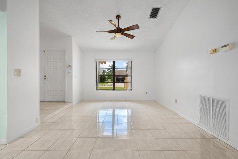 House in Plantation, Florida 3 bedrooms, 189.8 sq.m. № 2392422 - photo 4