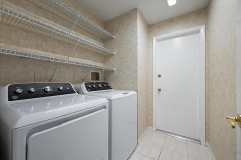 House in Plantation, Florida 3 bedrooms, 189.8 sq.m. № 2392422 - photo 28