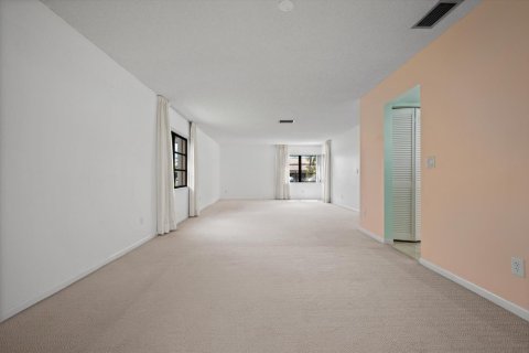 House in Plantation, Florida 3 bedrooms, 189.8 sq.m. № 2392422 - photo 15