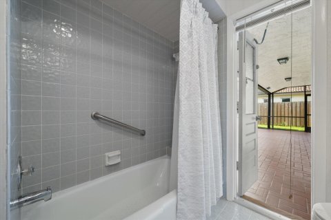 House in Plantation, Florida 3 bedrooms, 189.8 sq.m. № 2392422 - photo 27