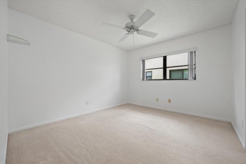House in Plantation, Florida 3 bedrooms, 189.8 sq.m. № 2392422 - photo 24
