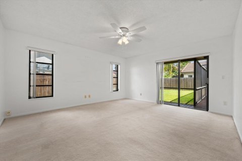 House in Plantation, Florida 3 bedrooms, 189.8 sq.m. № 2392422 - photo 16