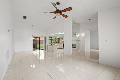 House in Plantation, Florida 3 bedrooms, 189.8 sq.m. № 2392422 - photo 5