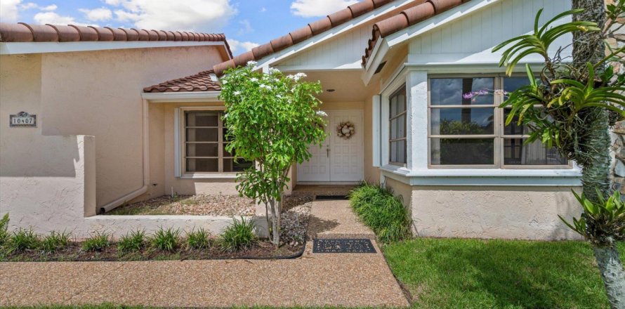 House in Plantation, Florida 3 bedrooms, 189.8 sq.m. № 2392422